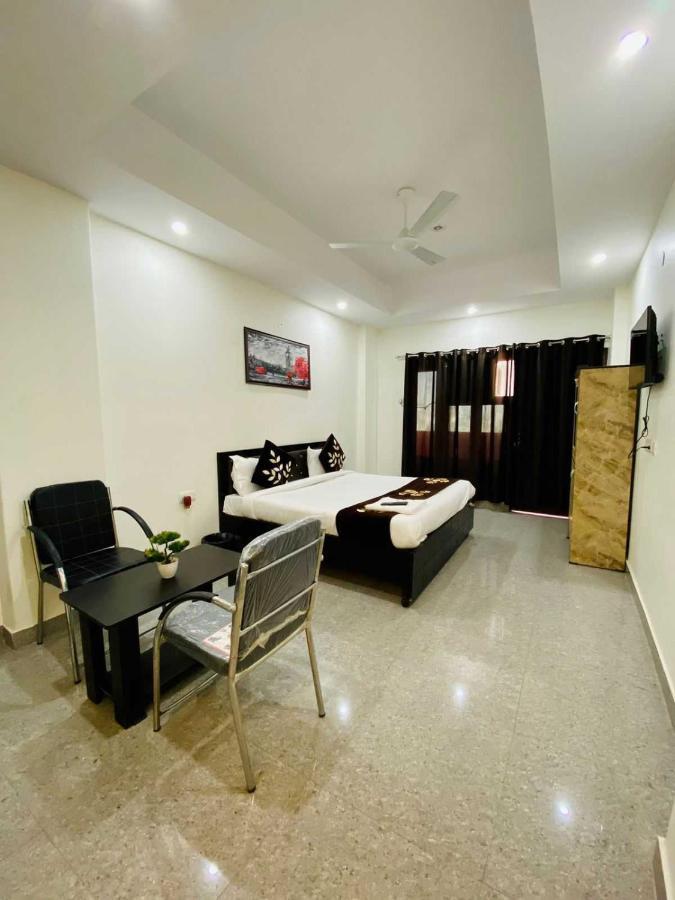 Hotel O K R Resdiancy Near Botanic Garden Of Indian Republic Noida Esterno foto