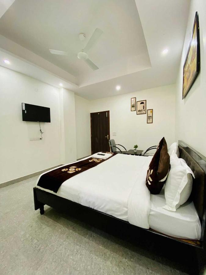 Hotel O K R Resdiancy Near Botanic Garden Of Indian Republic Noida Esterno foto