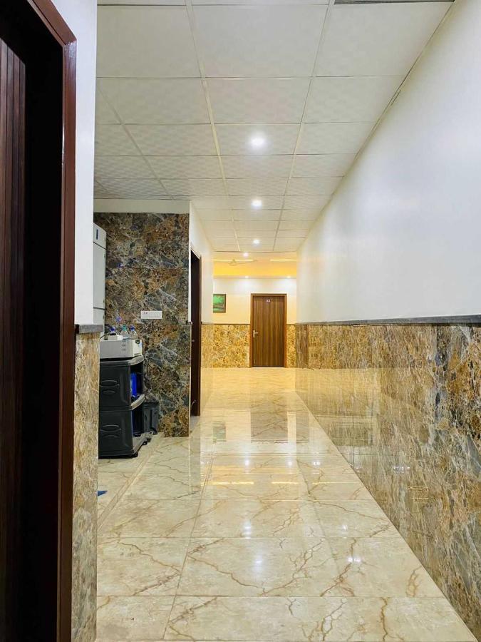 Hotel O K R Resdiancy Near Botanic Garden Of Indian Republic Noida Esterno foto