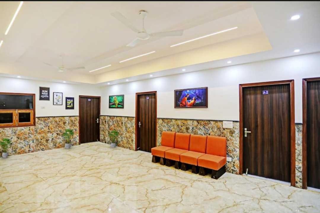 Hotel O K R Resdiancy Near Botanic Garden Of Indian Republic Noida Esterno foto