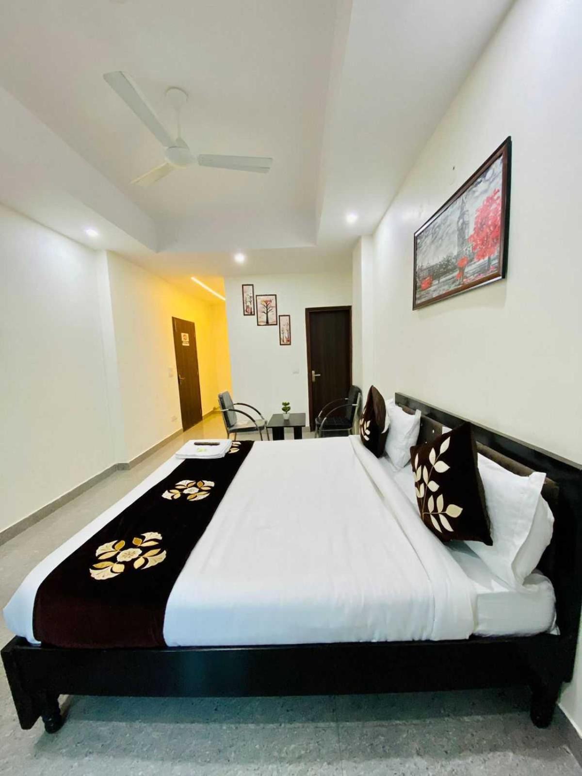 Hotel O K R Resdiancy Near Botanic Garden Of Indian Republic Noida Esterno foto