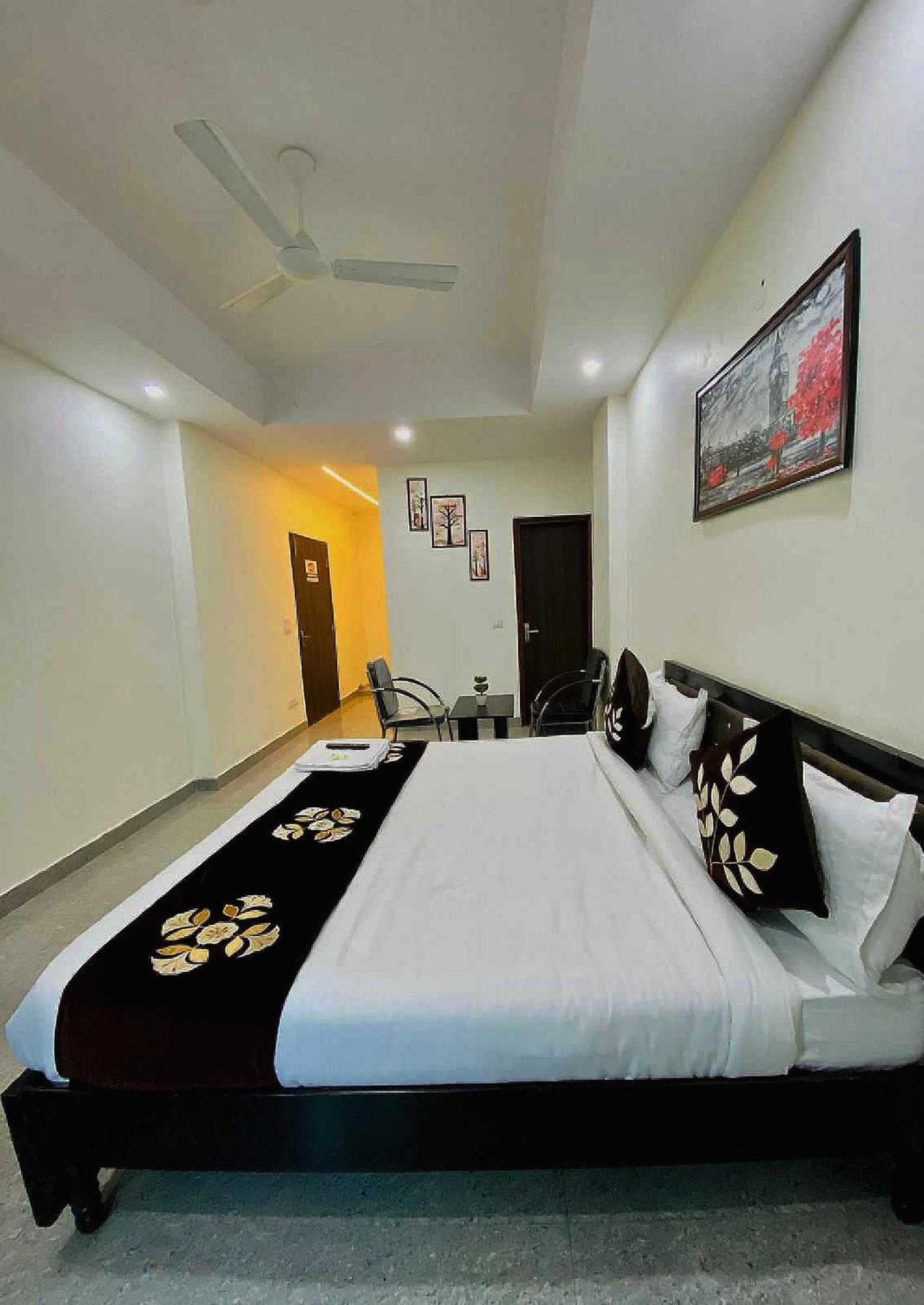 Hotel O K R Resdiancy Near Botanic Garden Of Indian Republic Noida Esterno foto