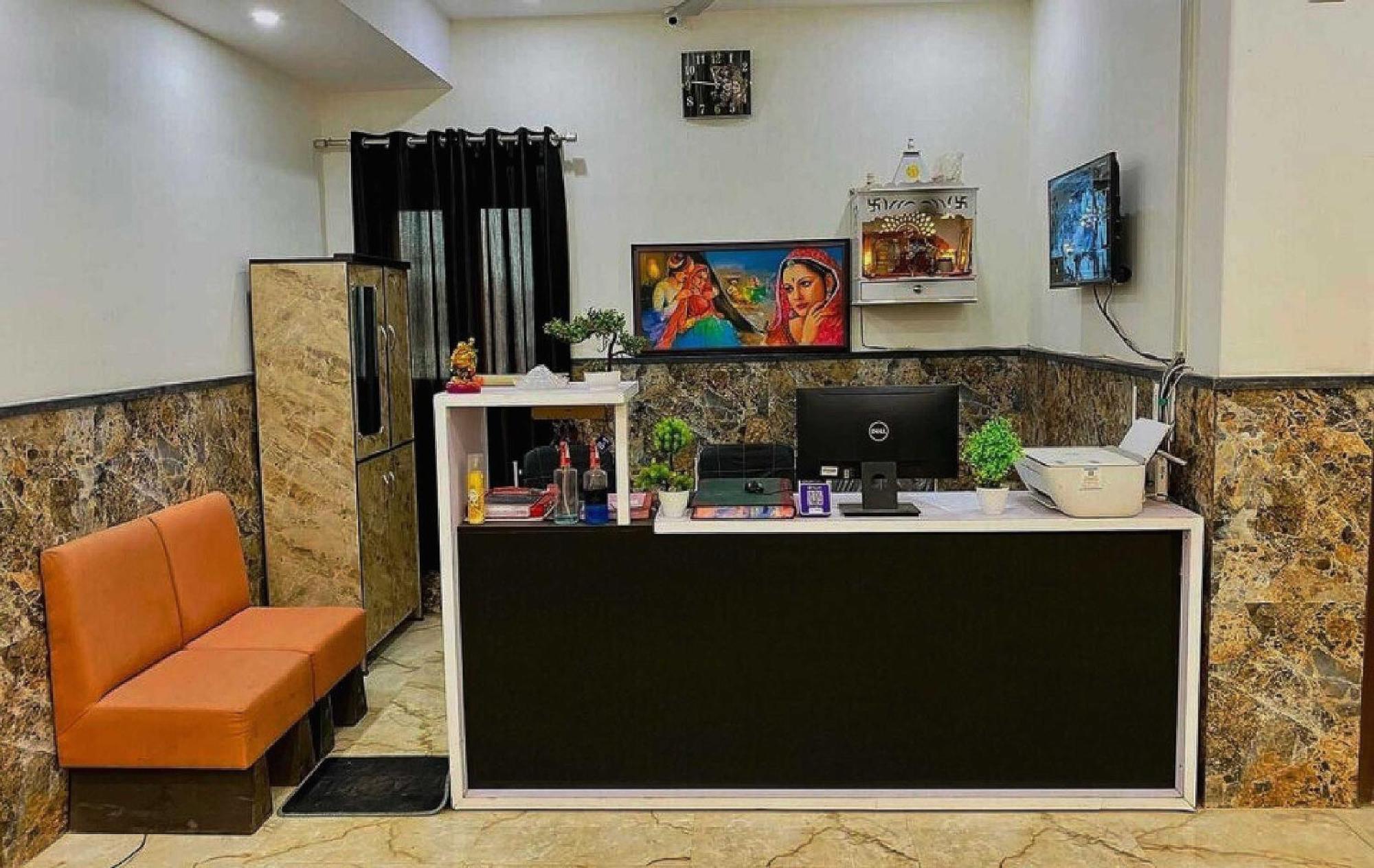 Hotel O K R Resdiancy Near Botanic Garden Of Indian Republic Noida Esterno foto